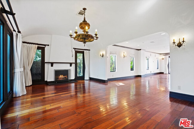 Photo - 309 N Doheny Dr