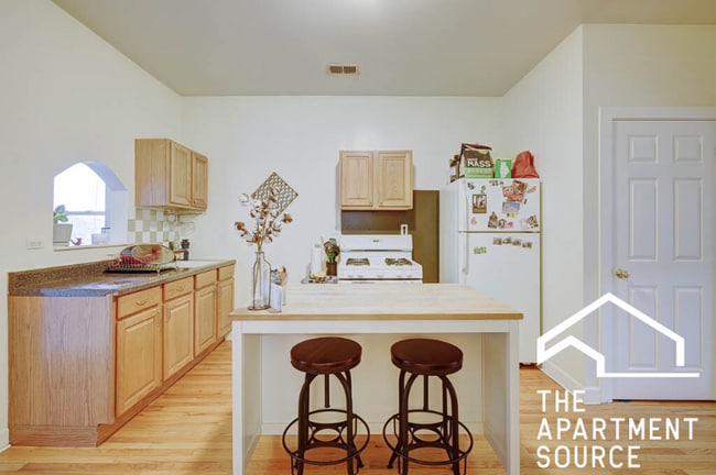 Photo - 882 N Marshfield Ave Unit 3F