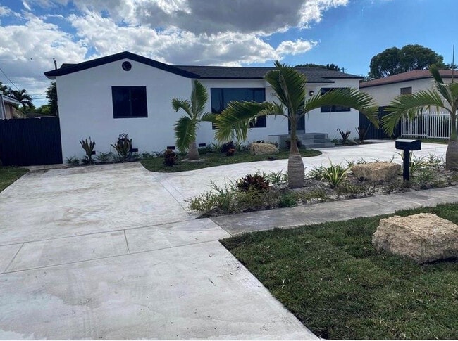 Photo - 170 W 58th St