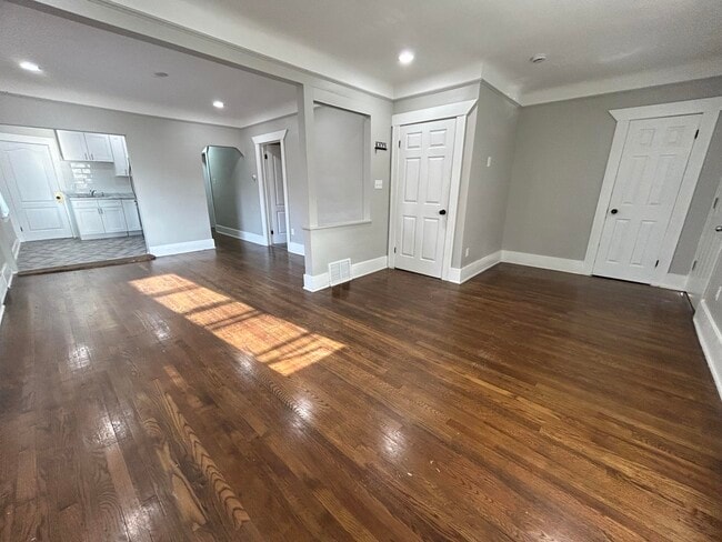 Photo - 2960 Kendall St