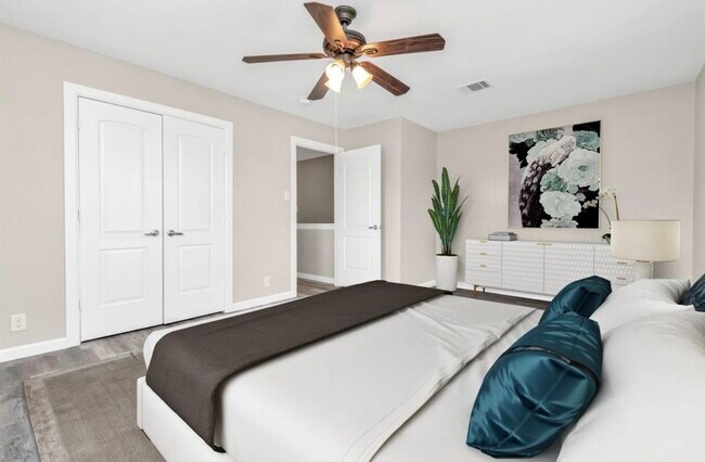 Photo - 3404 Blodgett St