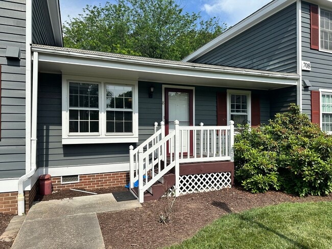 Building Photo - Condo available in the City of Williamsburg! Available July 2026! Unit 8