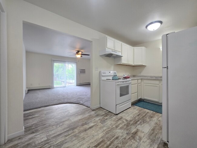 2-Bed, Available Oct 8 - 503 15th St SE
