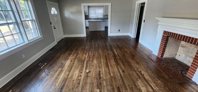 Photo - 402 W Academy St