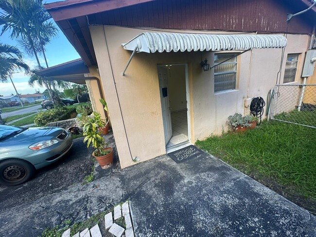 Building Photo - 12510 SW 33rd St Unit 1