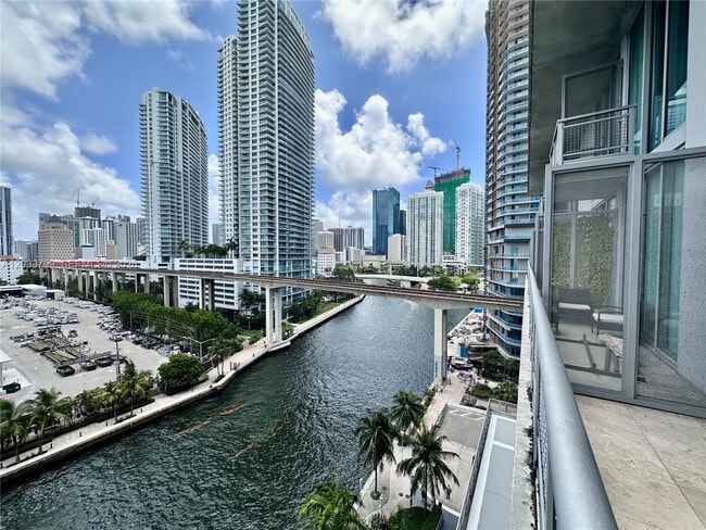 Building Photo - 690 SW 1st Ct Unit 1213