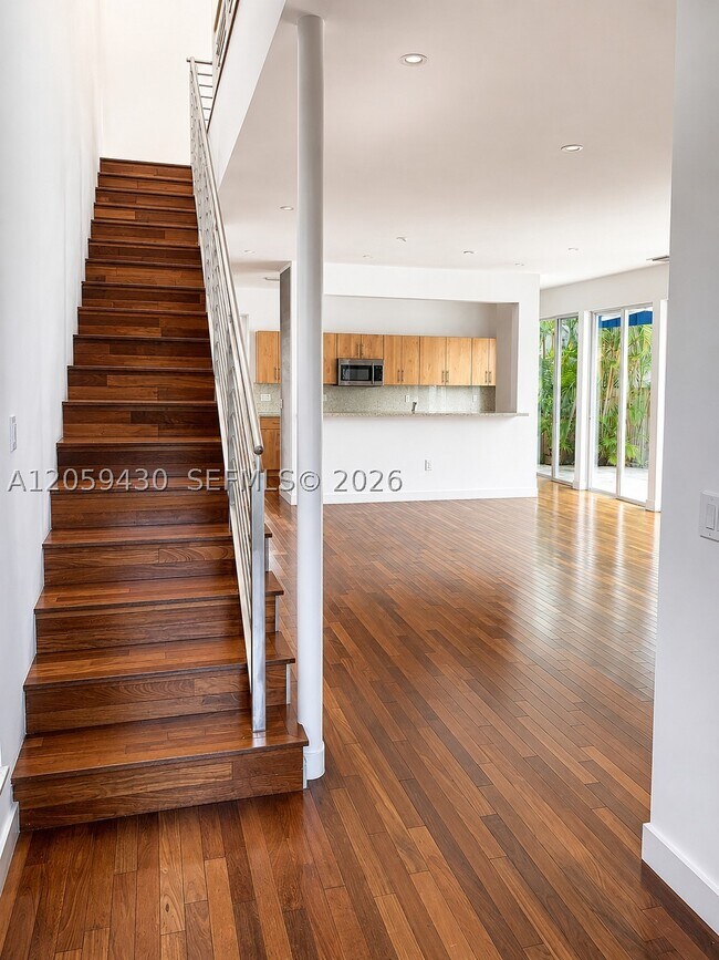 Photo - 2954 Whitehead St
