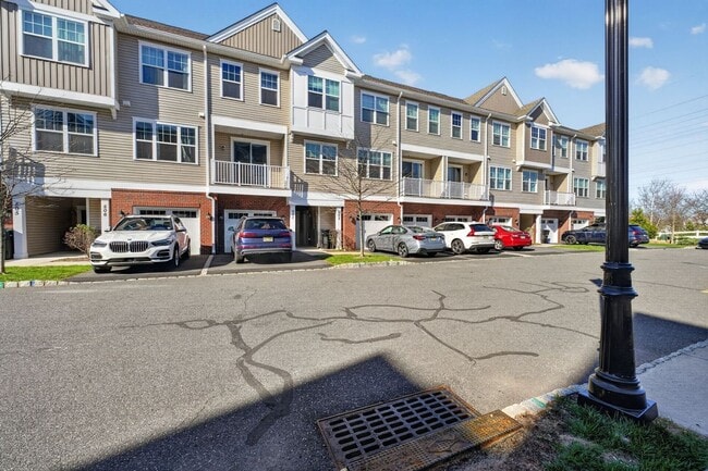 Photo - 507 Greenland Square