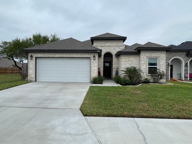 Building Photo - 1763 The Park Dr