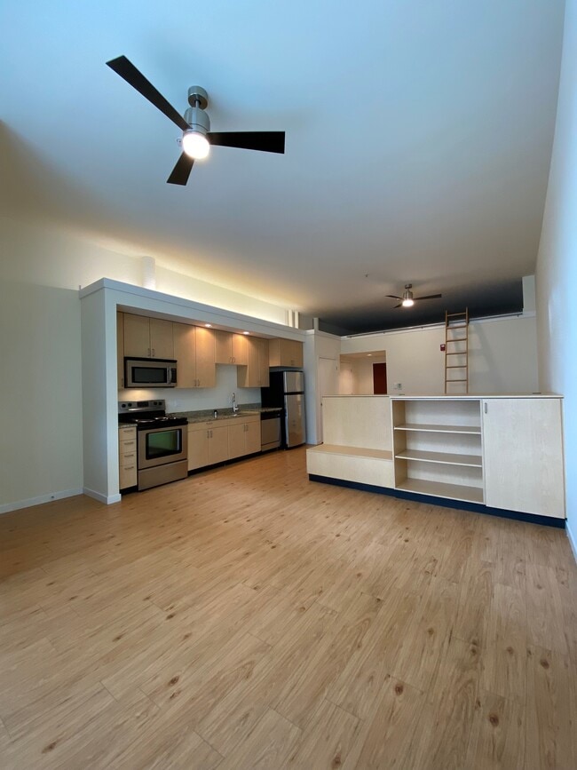 24 Living to Kitchen