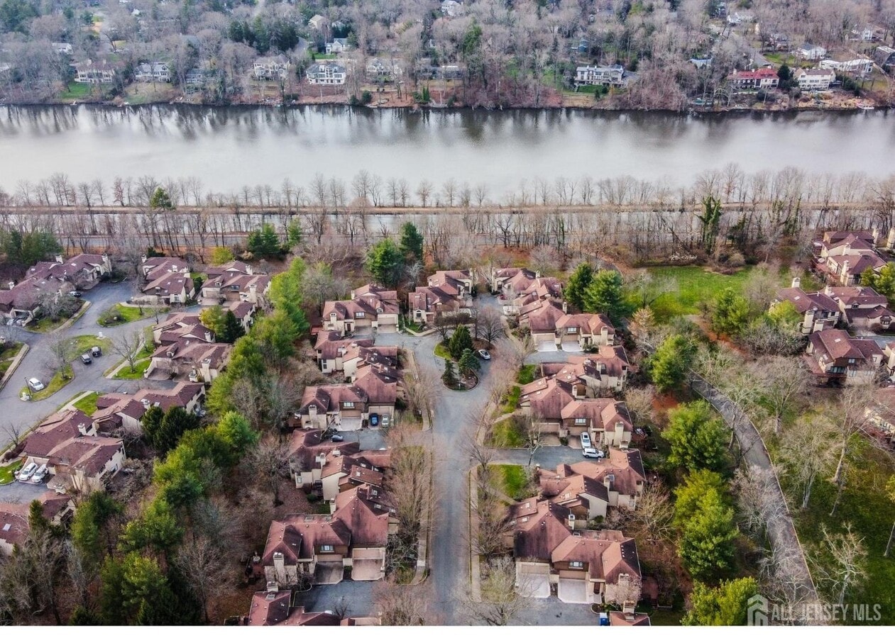 Photo - 537 Sayre Dr