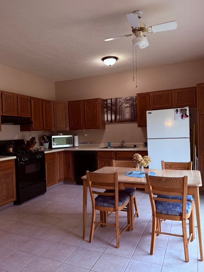 Photo - 204 Kirkstone Pl