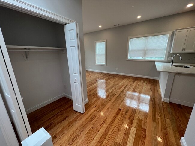 Building Photo - 126 Cross St Unit #6 Rental