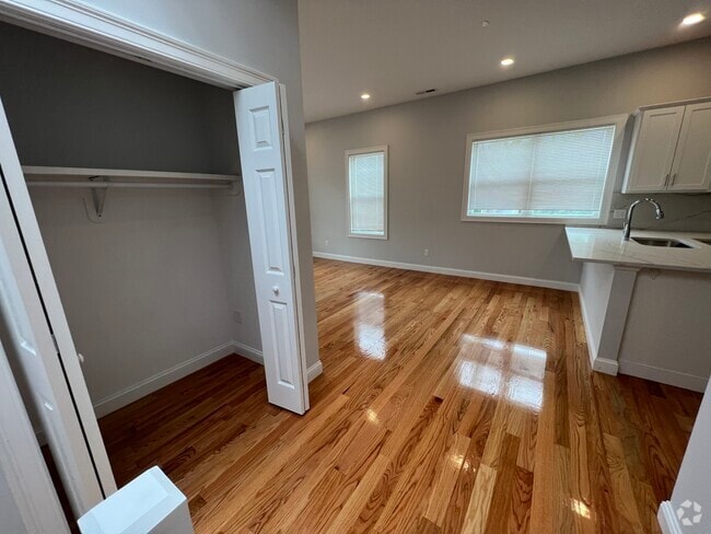 Building Photo - 126 Cross St Unit #6 Rental