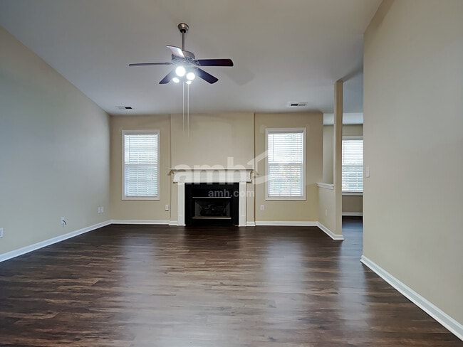 Photo - 424 Meredith Way