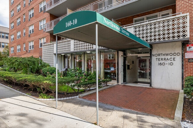 Entrada del edificio - Jamaica Towers Owners Inc