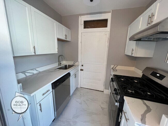 Photo - East Albany Park Apts! Unit 4666-3F