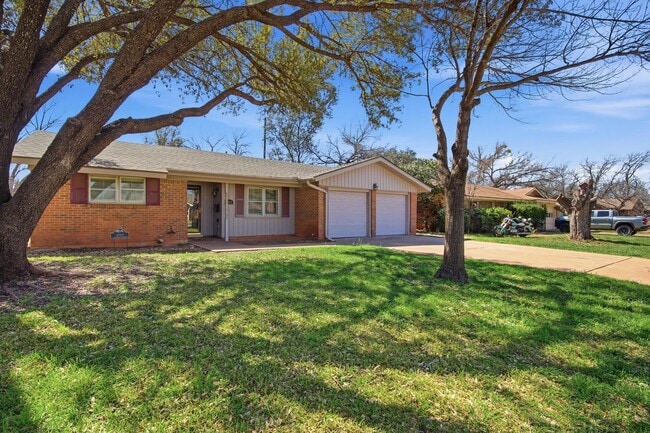 Photo - 3717 Brookhollow Dr