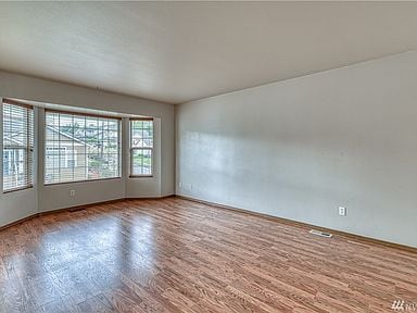 Photo - 2989 Lowren Loop