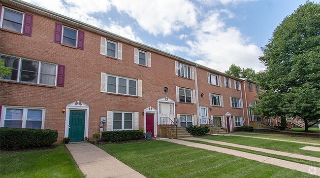 Building Photo - River Walk Townhomes