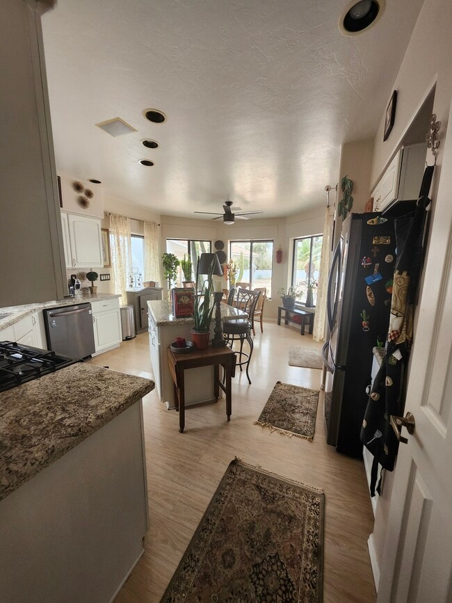 Kitchen - 1061 W Calle San Jose