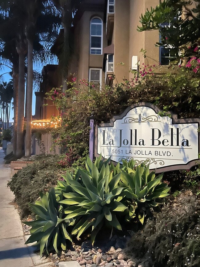 Building Photo - 5051 La Jolla Blvd Unit 101