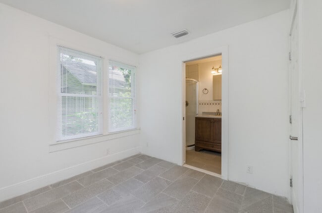 Photo - 120 NW 10th St