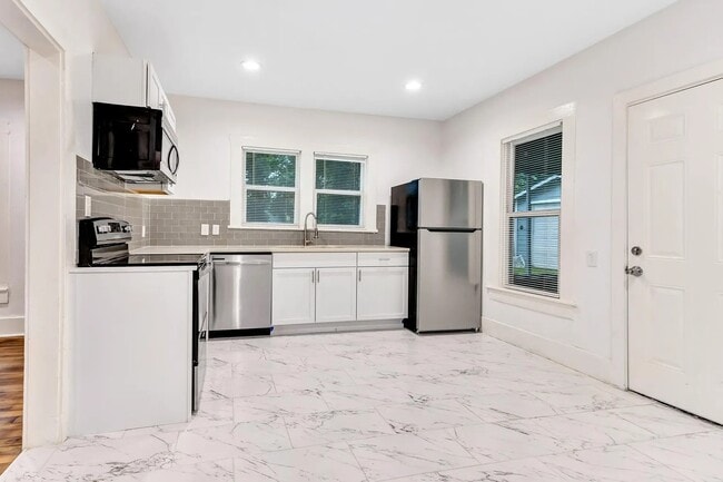 Photo - 425 E Sears St Unidad Front