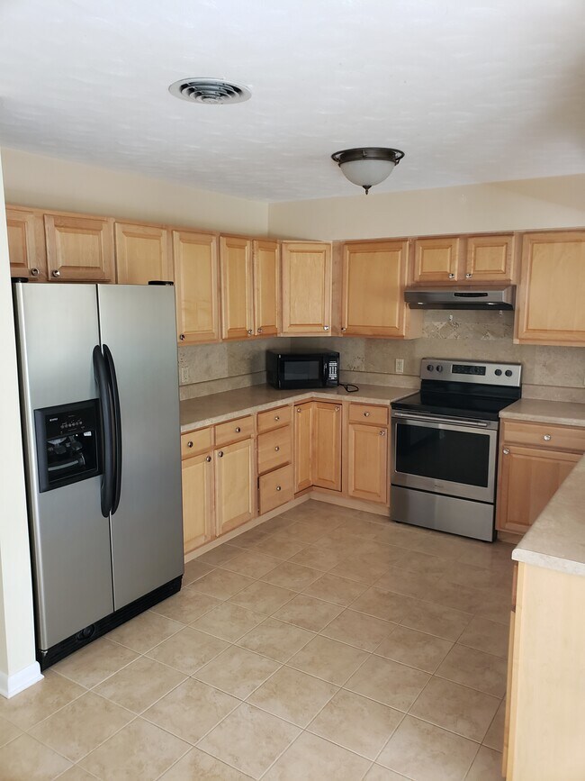 Photo - 170 Larchwood Dr