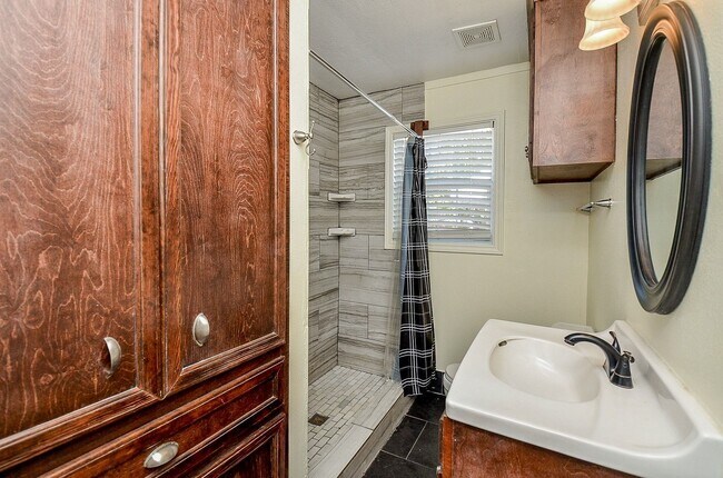 Photo - 7707 Scanlock St