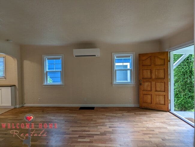 Photo - ADORABLE Olympia classic home with AIR CONDITIONING!!!