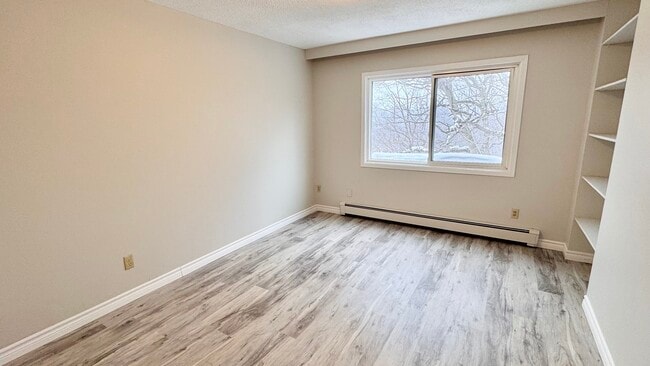 Photo - 8 Birkshire Ct