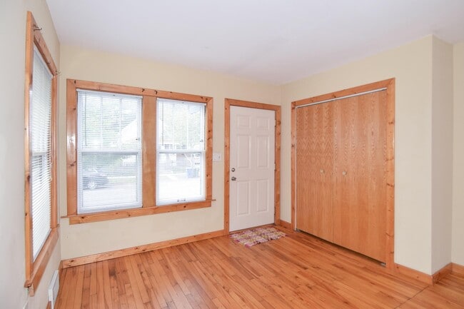 Photo - 910 Aldine St