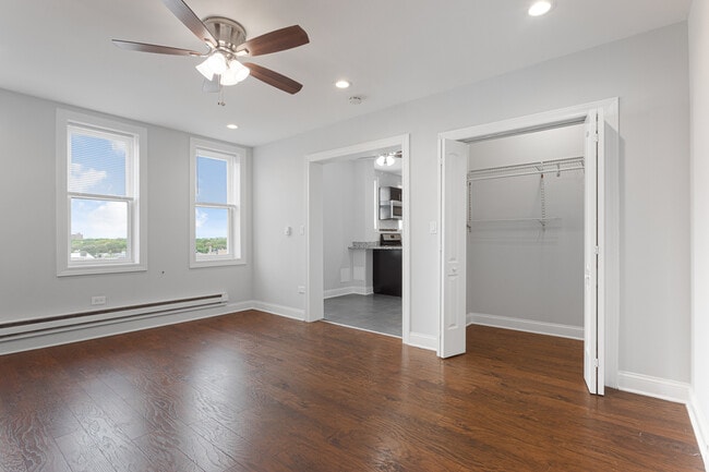 Photo - 5860 N Kenmore Ave