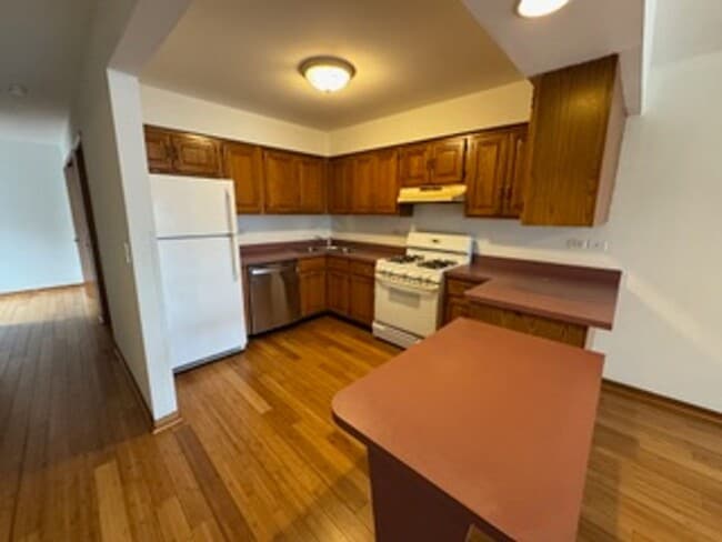 Building Photo - 7412 N Western Ave Unit 3N