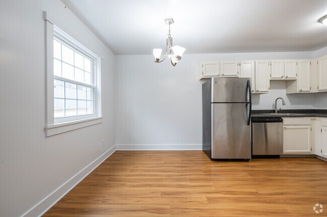 2BR, 1BA - 1,000SF - Dining Room