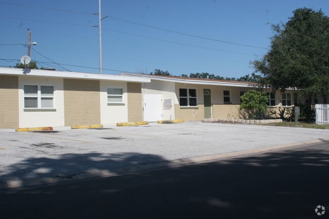 Primary Photo - 5901 Fairfield Ave S Rental