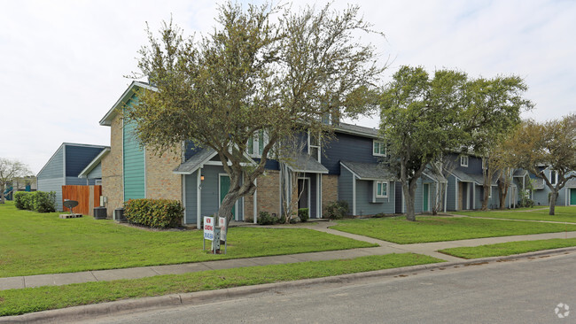 Building Photo - Parkside Townhomes