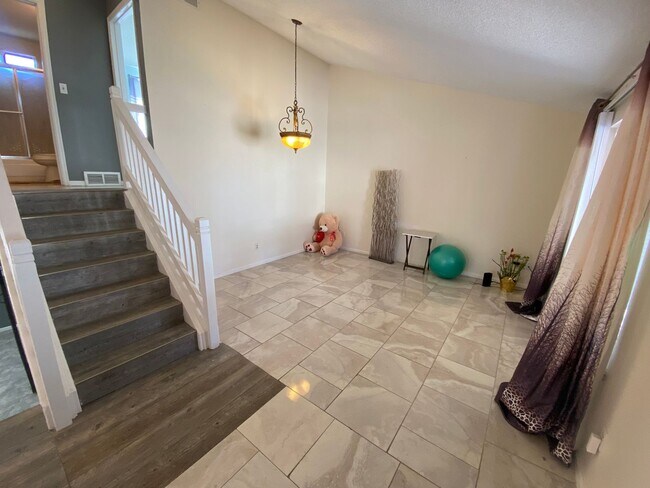 18983 E Mercer Dr