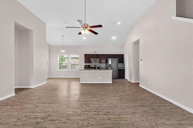 Photo - 710 Woodcrest Dr