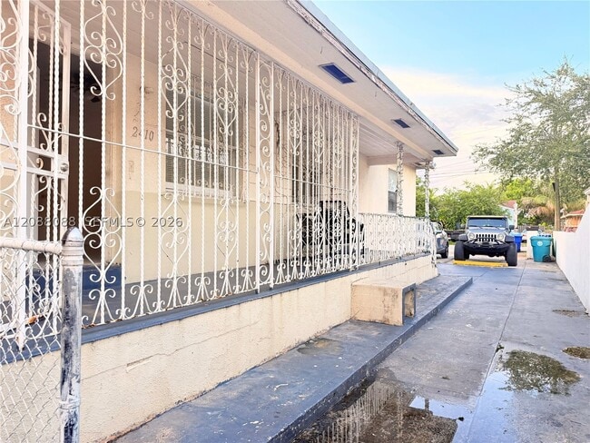 Photo - 2410 NW 34th St Unit 2