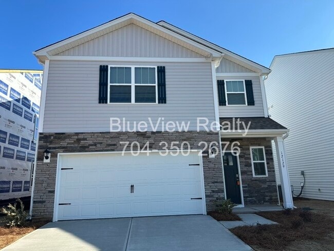 Building Photo - Brand new home 3 bed 2.5 bath 2 car garage in Steele Creek