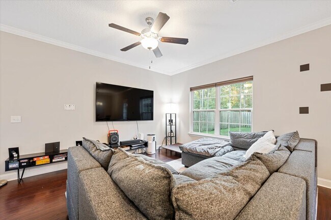 Photo - 158 Hamlet Ct