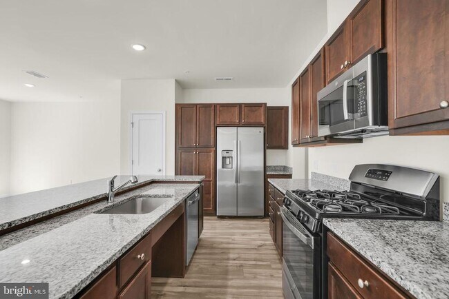 Photo - 228 Park Ln
