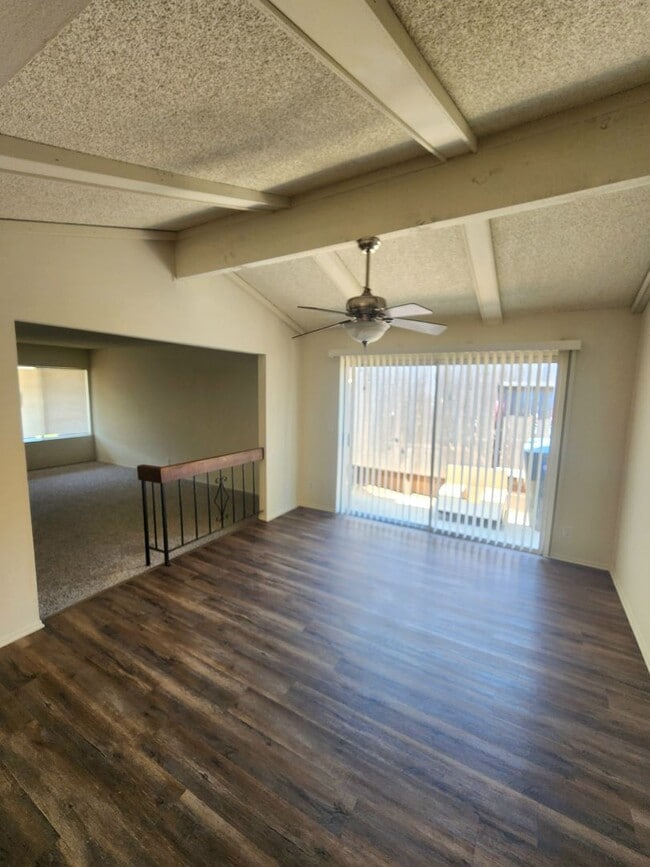 Photo - SAC T 6832 - 6834 Unit 6834