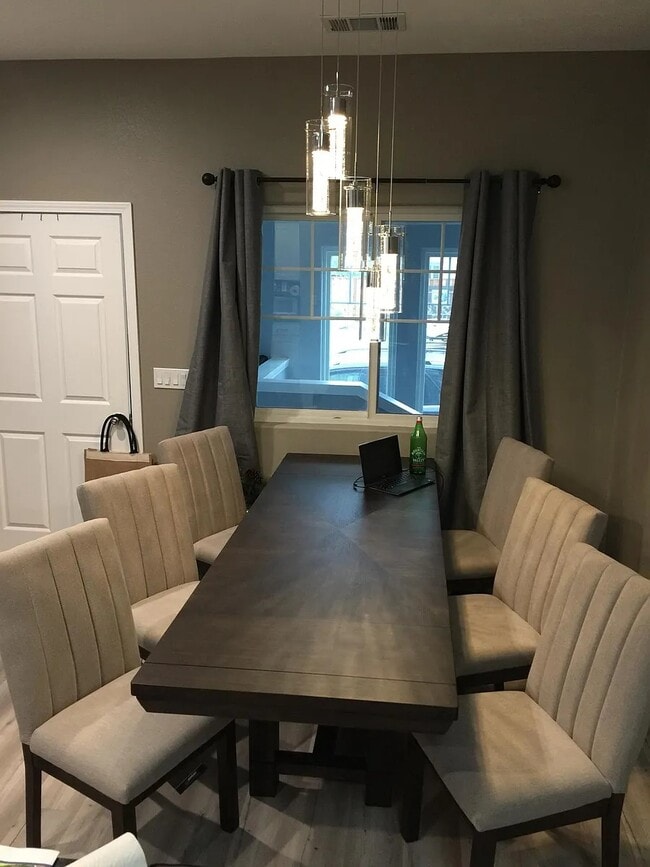 Photo - 1115 Clark St