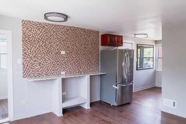 3707 S Michigan Ave Unit 2
