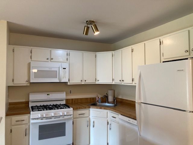 Photo - 2003 Raven's Row