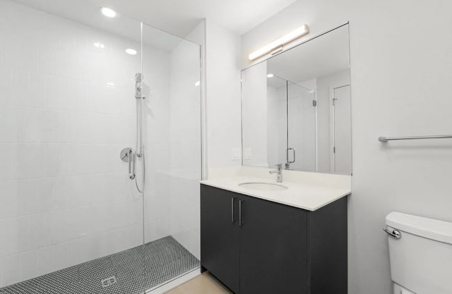 Photo - 300 N Ashland Ave Unidad 2