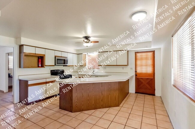 Photo - 6861 E Hawthorne Cir